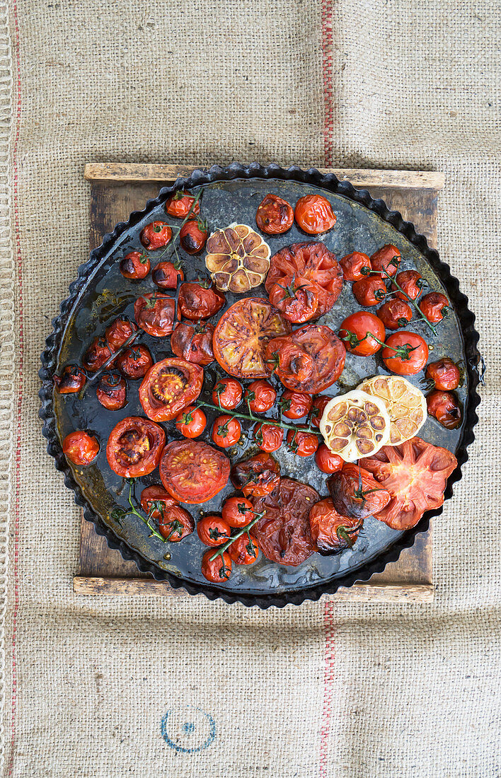 Oven-baked tomatoes with olive oil
