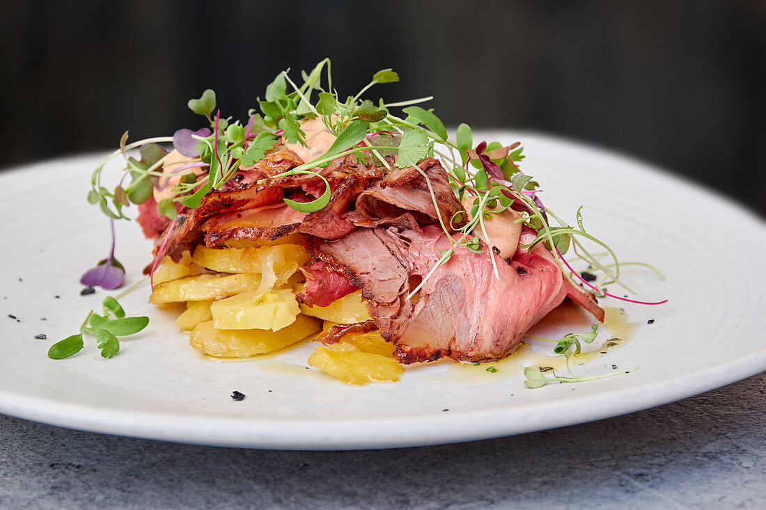 Roast beef with potatoes and cress