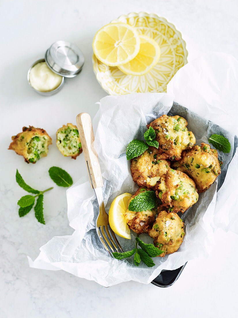 Erbsen-Ricotta-Frikadellen mit Zitrone und Pfefferminze