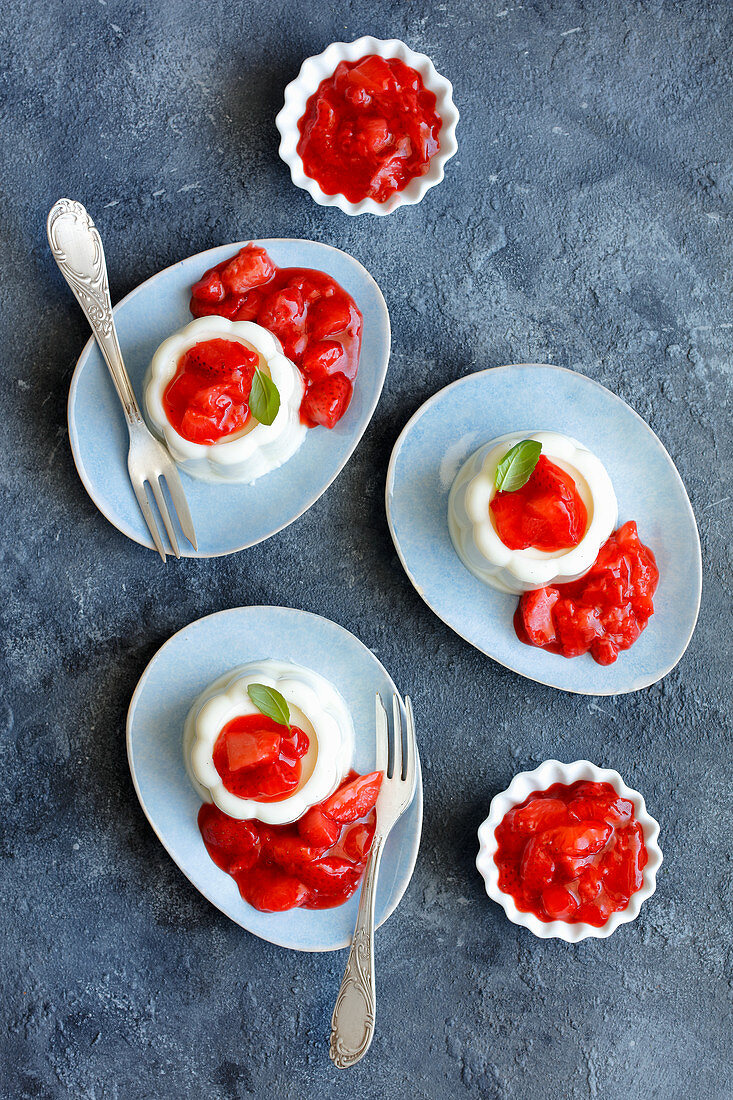 Panna Cotta mit Erdbeeren