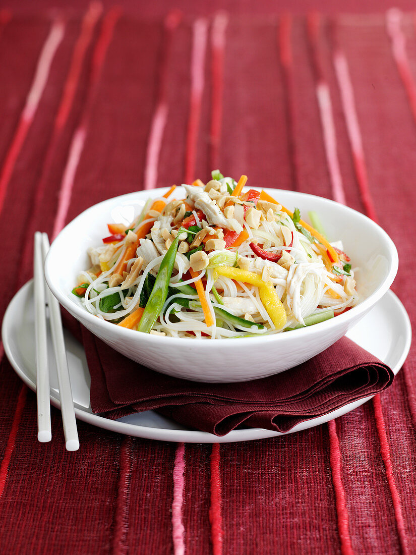 Reisnudelsalat mit Hähnchen und Kokos (Asien)