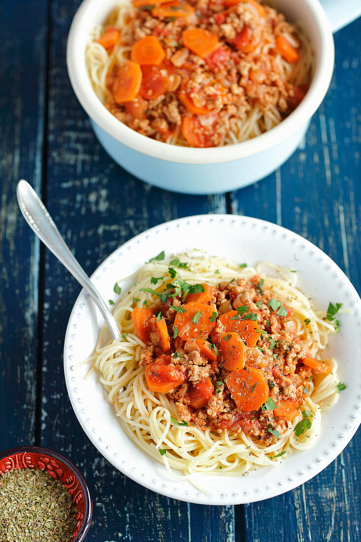 Spaghetti bolognese with carrots