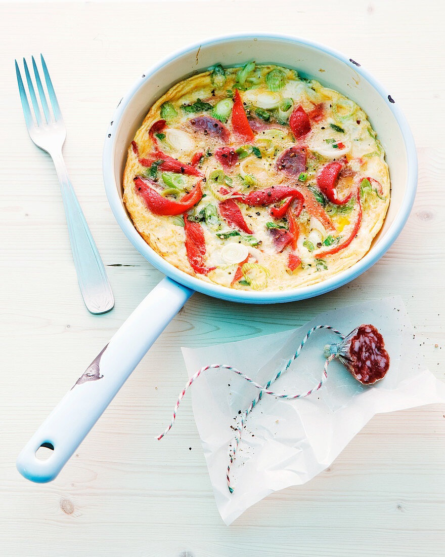 Tortilla mit Salami und Paprika