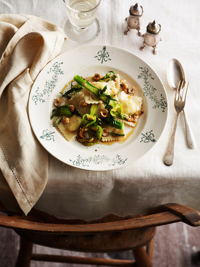 Drei Käse-Ravioli mit brauner Butter