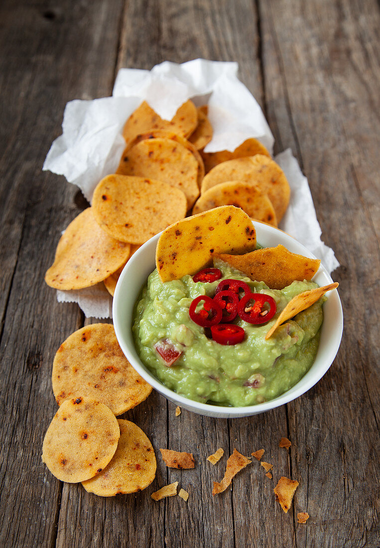 Corn and chili chips with guacamole