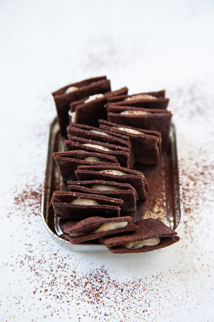 Cocoa crackers with whipped cashew butter