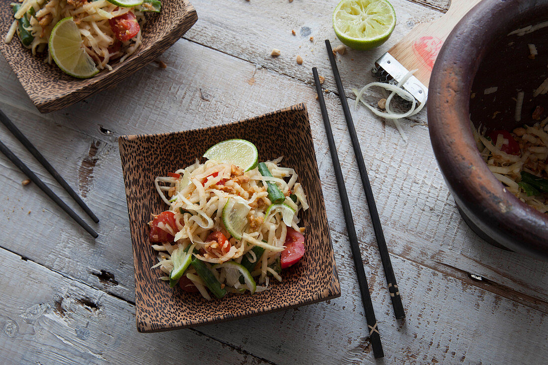 Green papaya salad (Thailand)