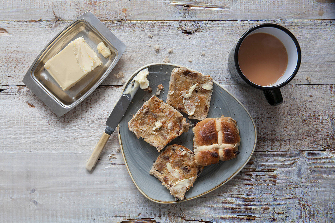 Hot cross buns, butter and tea