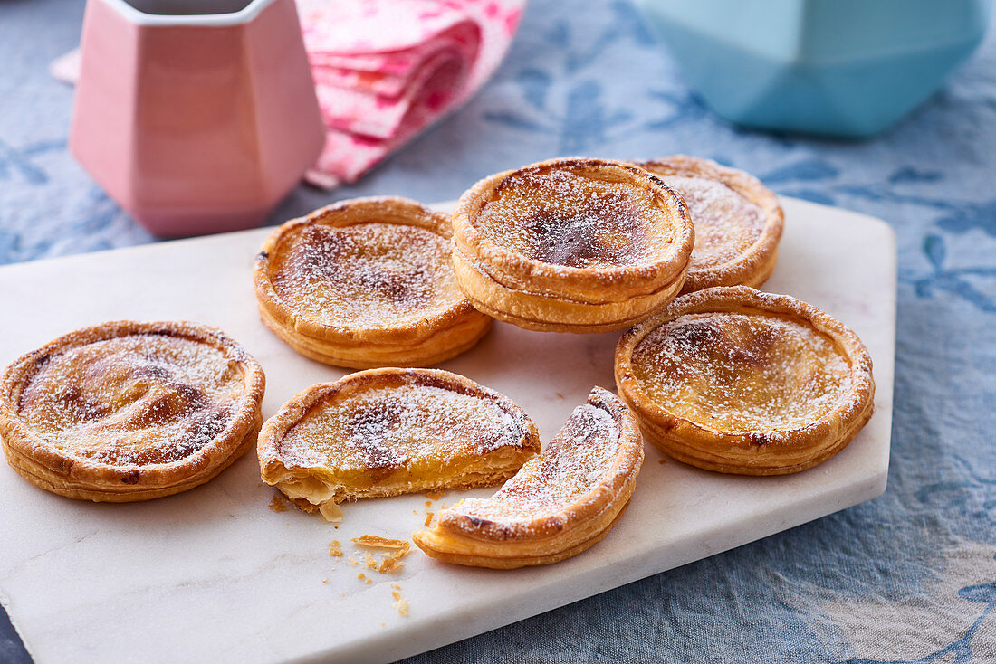 Niflettes (puff pastry cream tartlets, France)