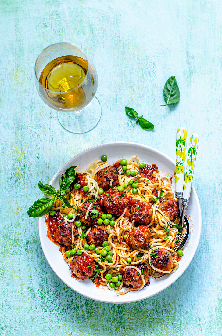 Italian spaghetti with meatballs and white wine