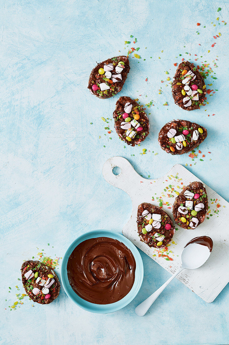 Rocky Road Ostereier mit Mini-Marshmallows