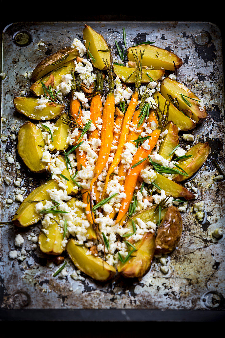 Roast pats with carrots, feta cheese and garlic