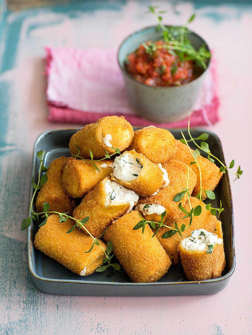 Paccheri fritti con mozzarella di bufala e ricotta (Kroketten mit Büffelmozzarella, Italien)