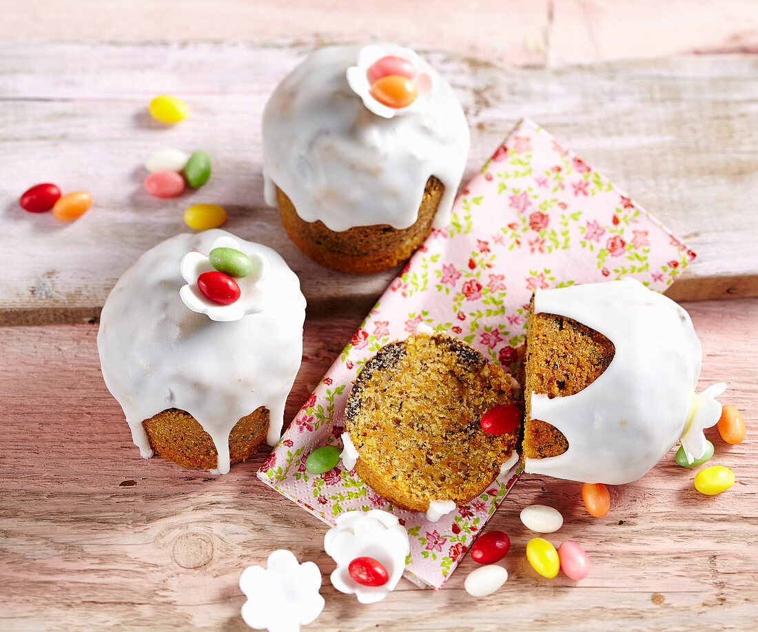 Mini carrot and poppyseed cakes made in jars with icing for Easter