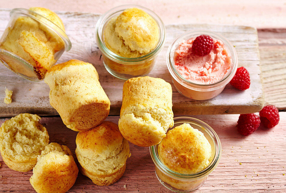 Mini-Scones aus dem Weckglas mit Himbeerbutter