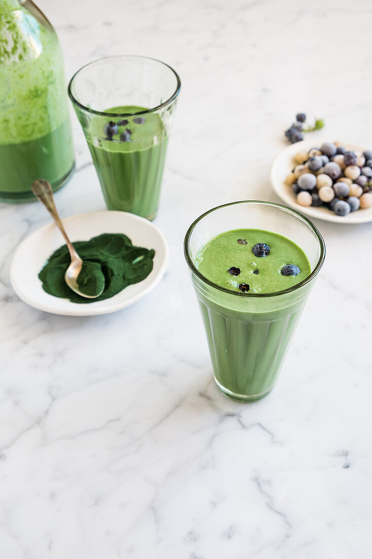 Detox smoothie with spirulina and kale
