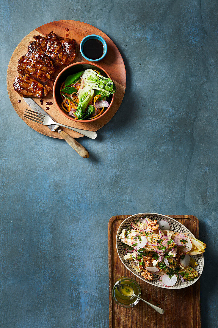 Teriyaki rib-eye pork steaks with stir-fried vegetables - Grilled endive and walnut salad