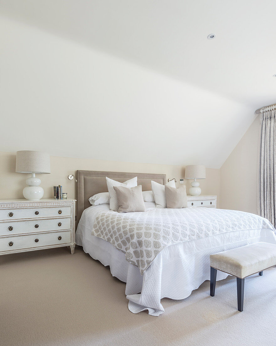 Elegant bedroom in shades of champagne