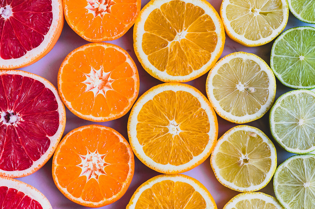 Slices of various citrus fruits (edge to edge)