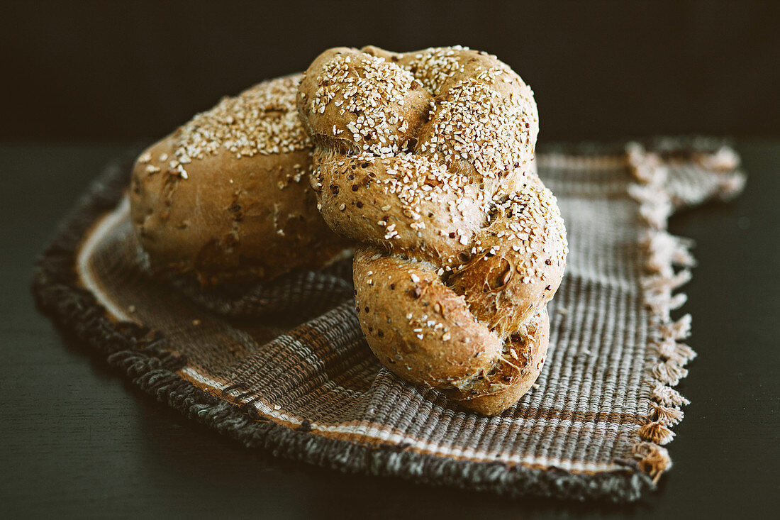 Wholemeal rolls with seeds and whole grains