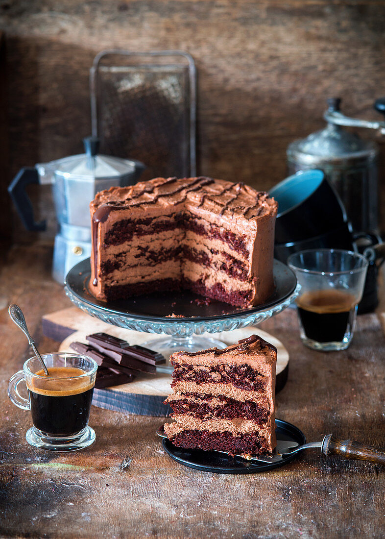 Schokoladencremetorte, angeschnitten