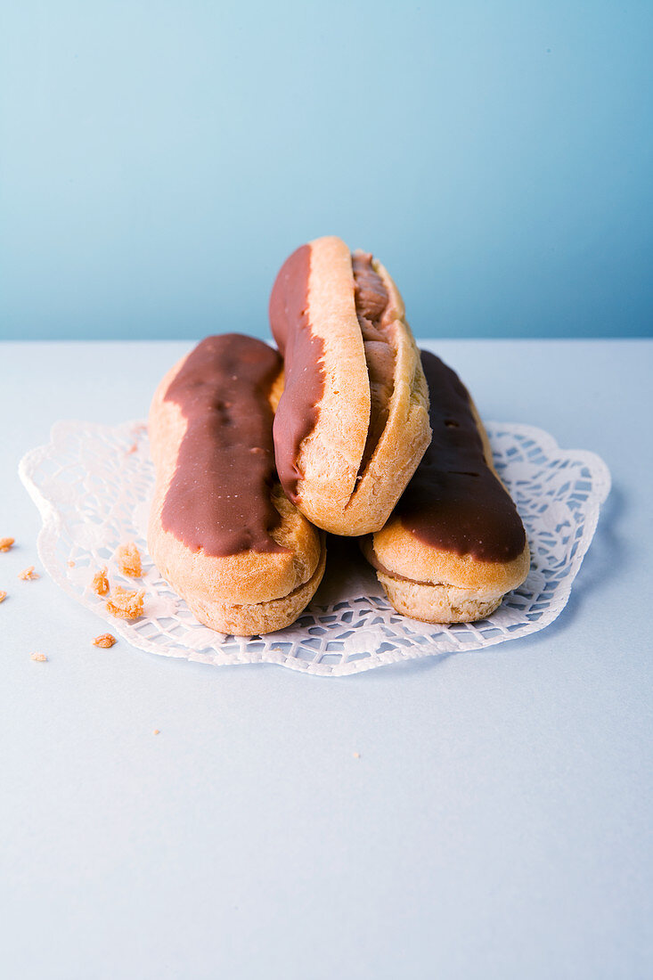 Eclairs with chocolate cream