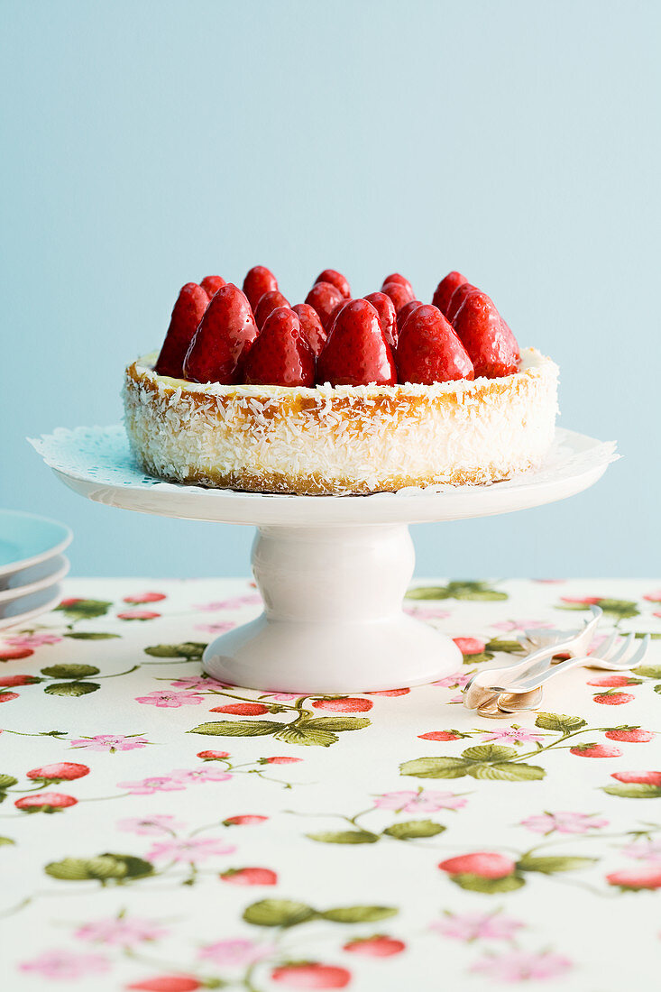 Coconut cheesecake with strawberries