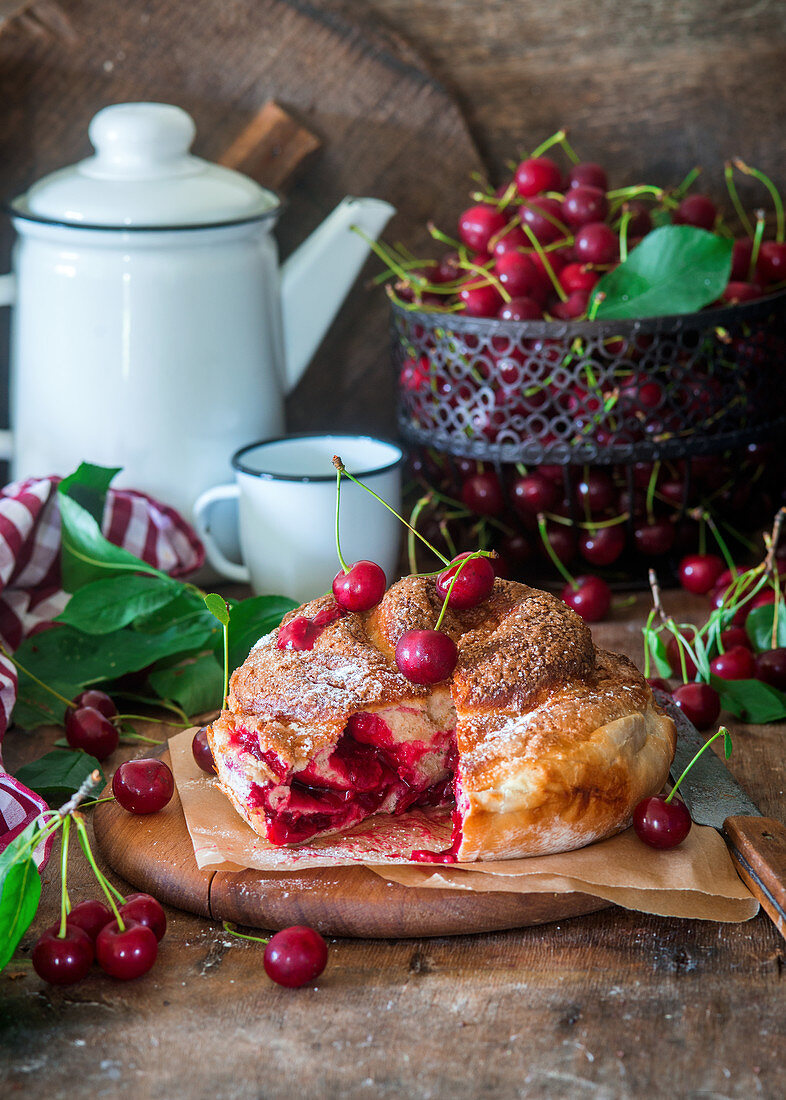 Kirsch-Hefekuchen mit Zimtzucker