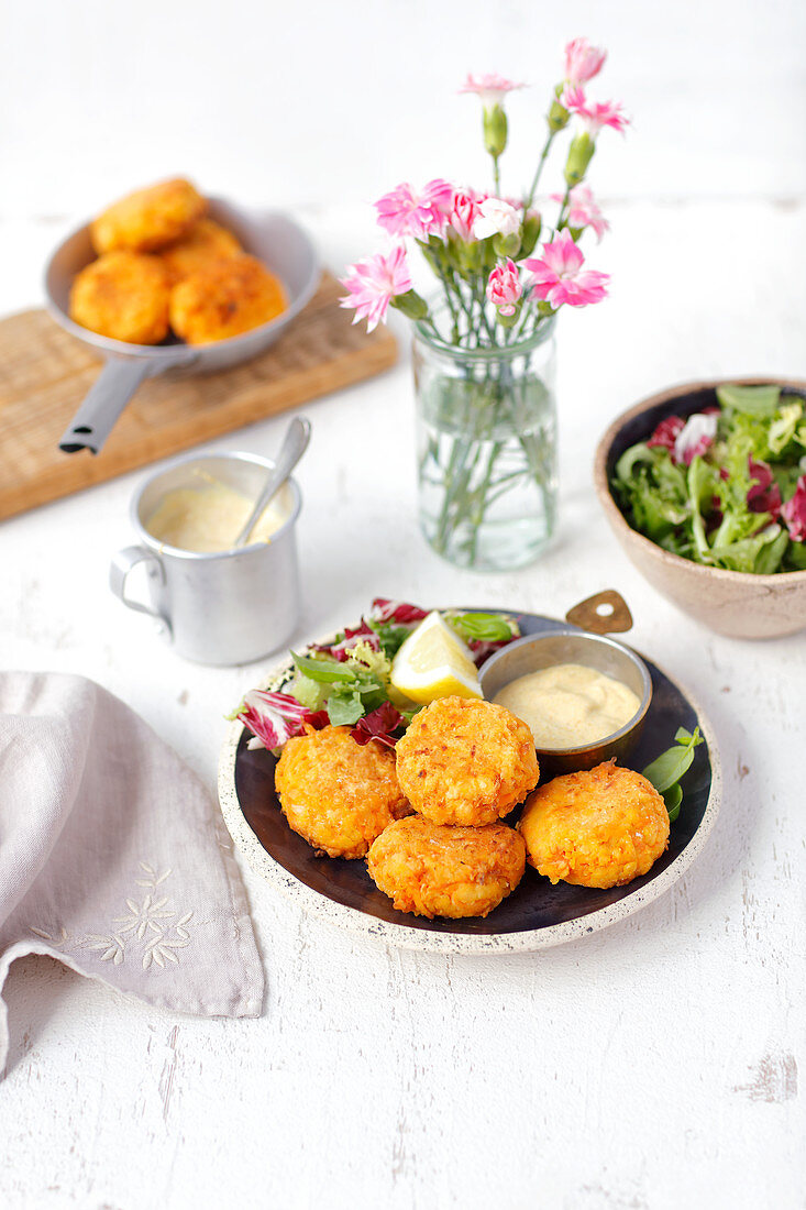 Lentil and carrot fritters with mayonnaise