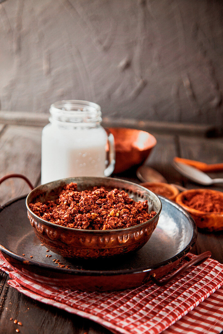 Knuspermüsli mit Kakao und Mandeldrink