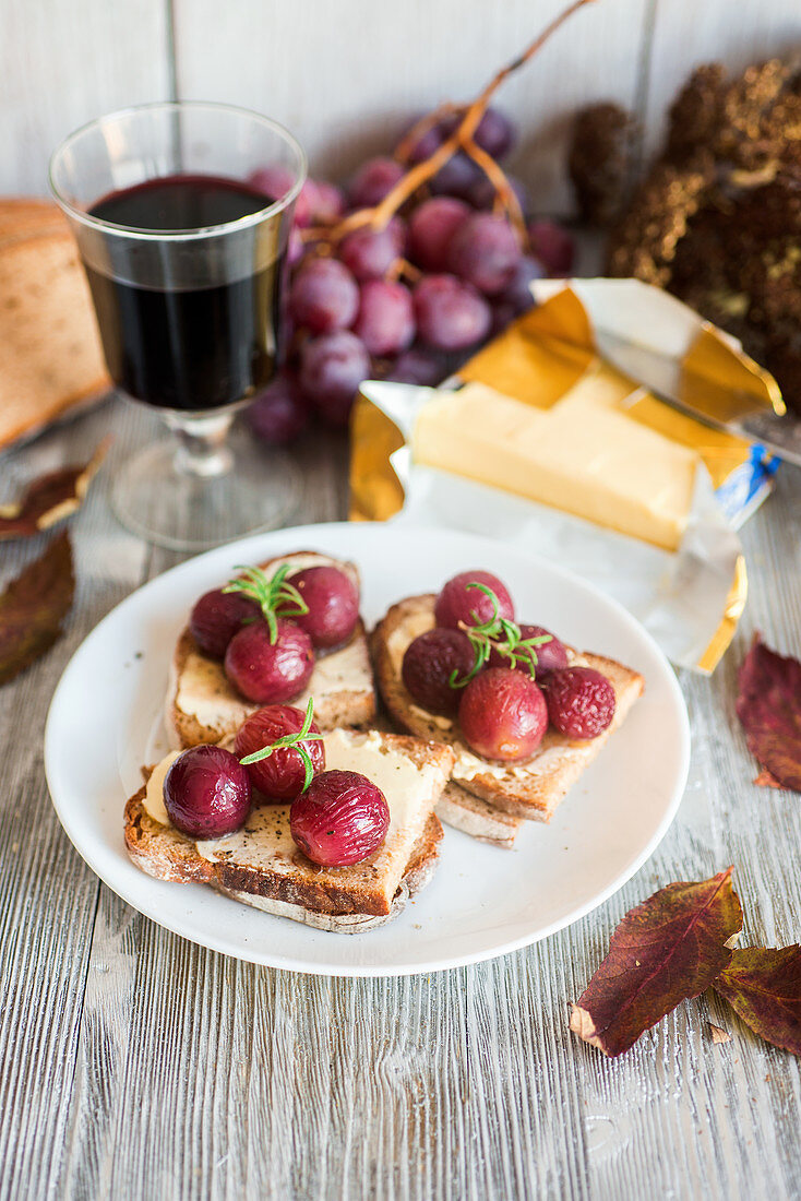 Roasted red grapes on slices of buttered bread