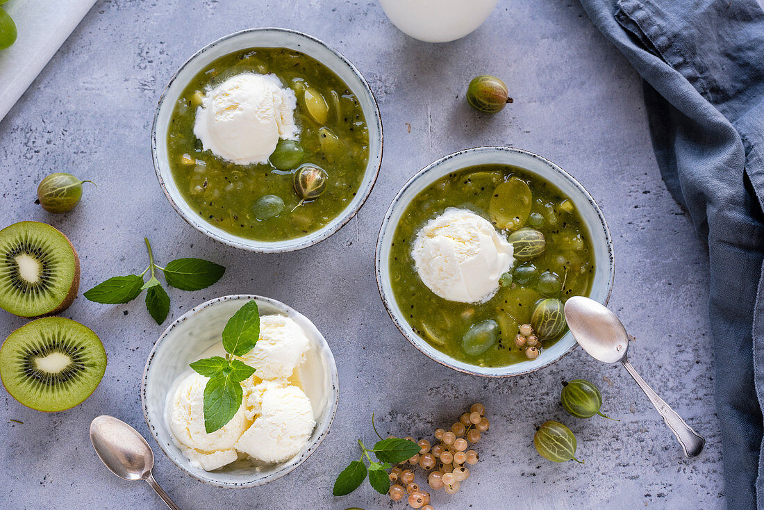 Green grits with Fior di Latte ice cream