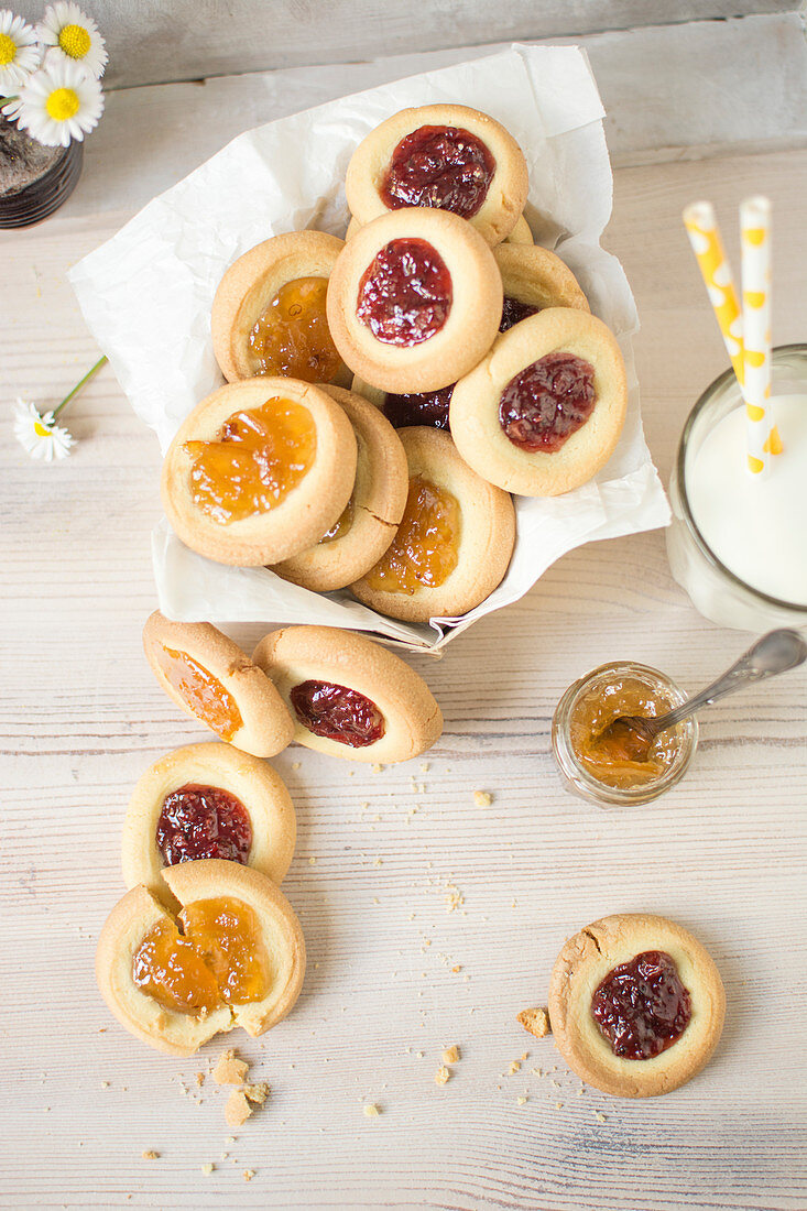 Butter cookies with jam