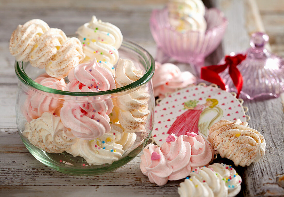 Colourful Christmas meringues in a jar
