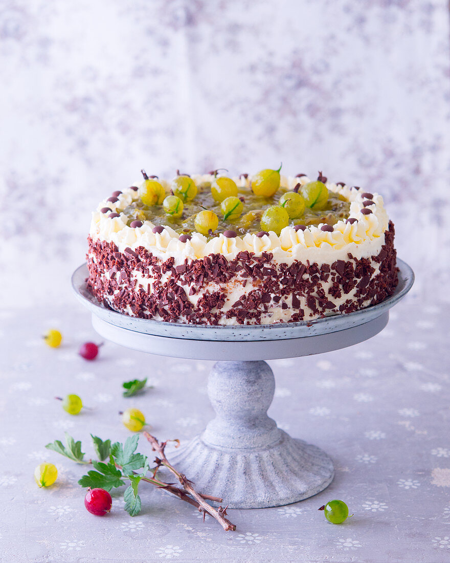 Gooseberry cake with grated chocolate