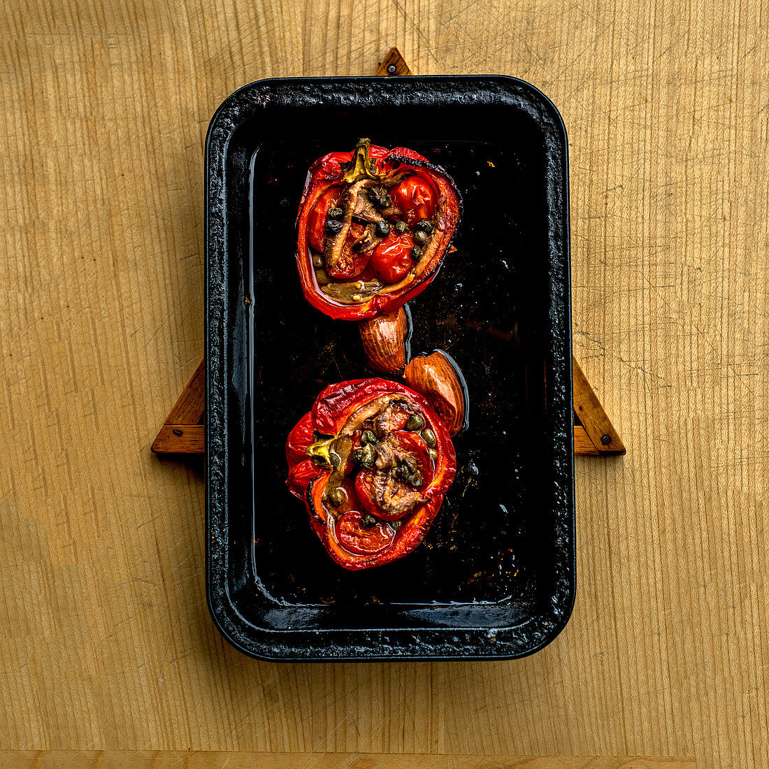 Gefüllte Paprika mit Kapern, Tomaten und Anchovis (Provence, Frankreich)