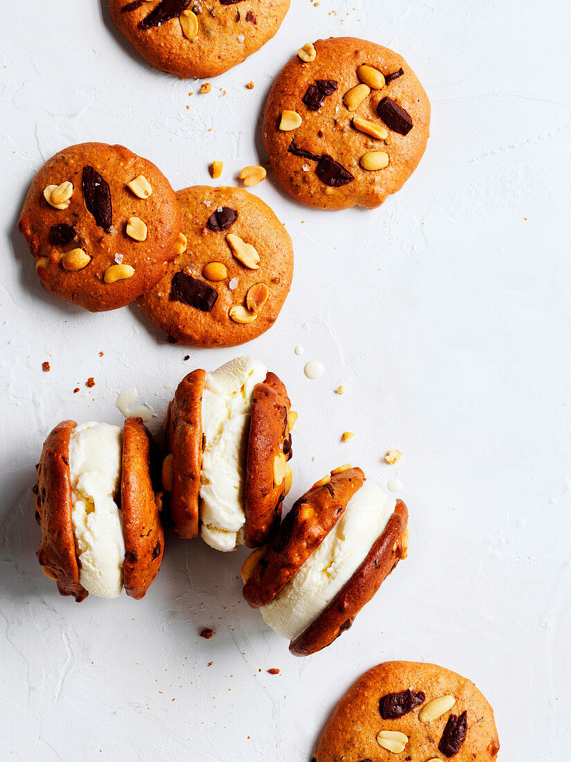 Choc-chip peanut butter cookies