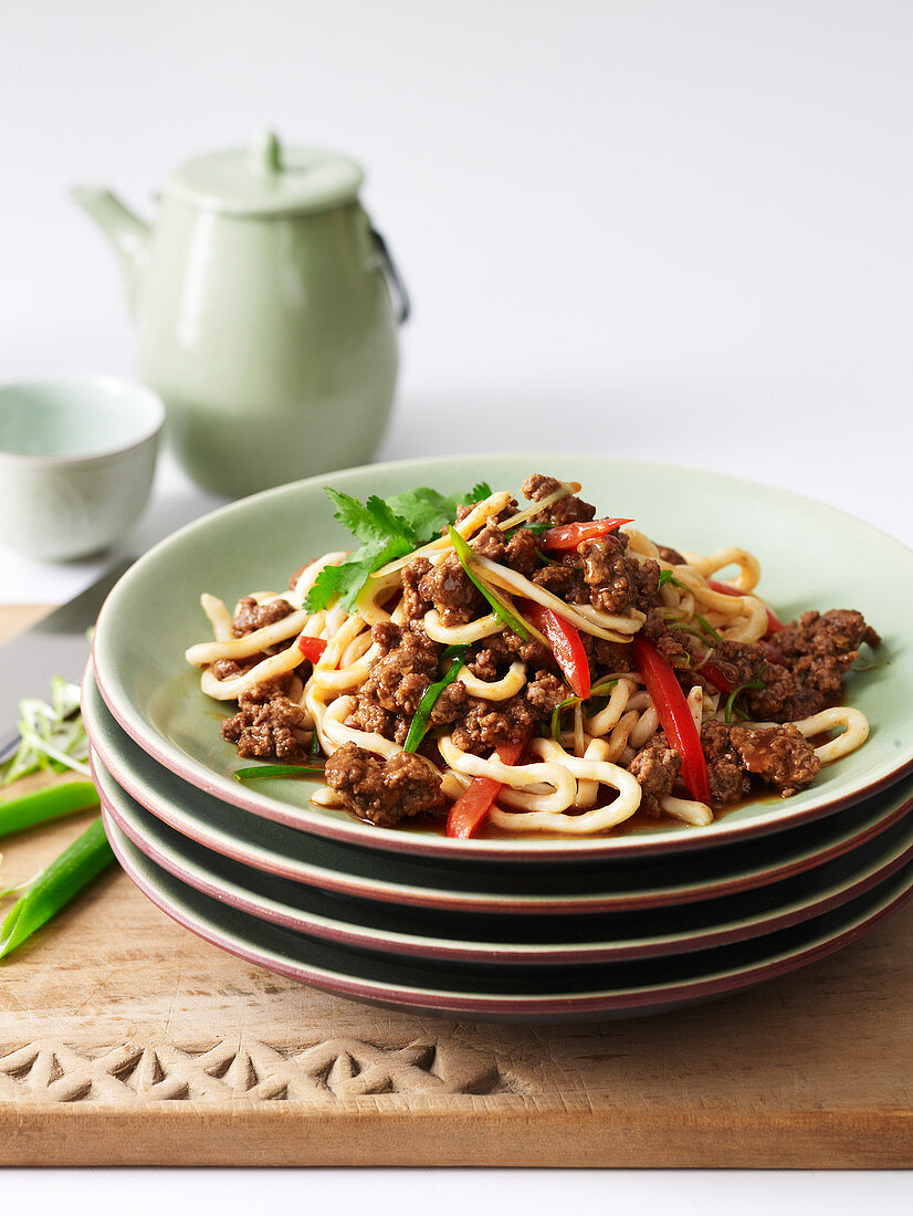 Stir Fried Udon Noodles with Beef and Tomato