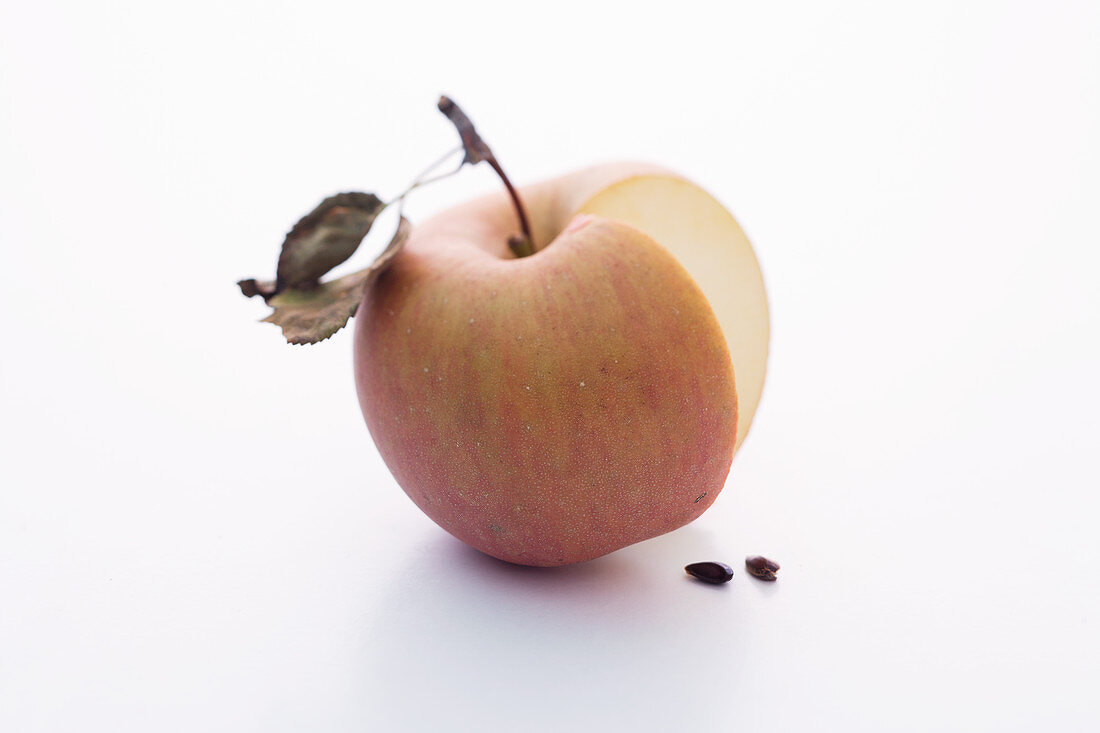 An Arwedille apple, sliced