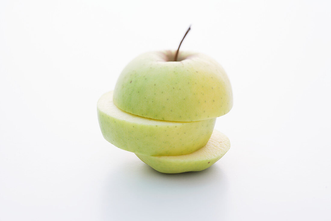 A Delicious apple, sliced