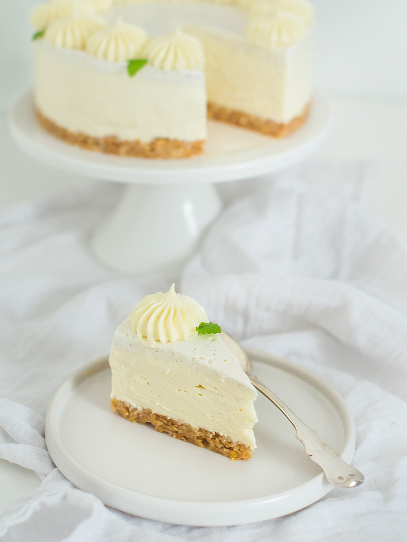 Cheesecake with white chocolate cream