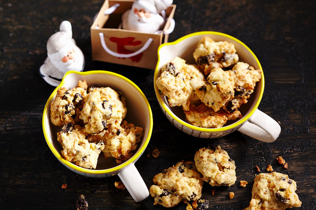 Australian Christmas cookies with cornflakes, macadamia, chocolate and sultanas