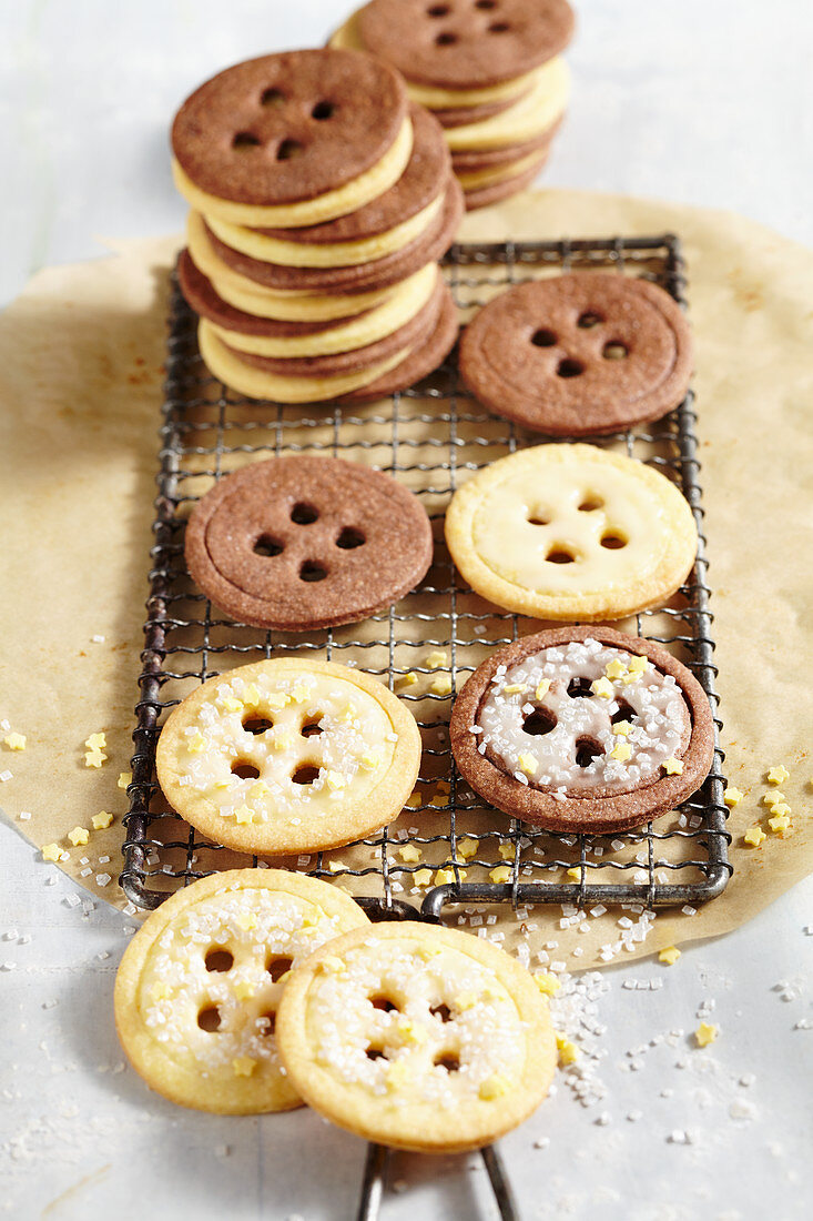 Weihnachtliche Knopf-Plätzchen