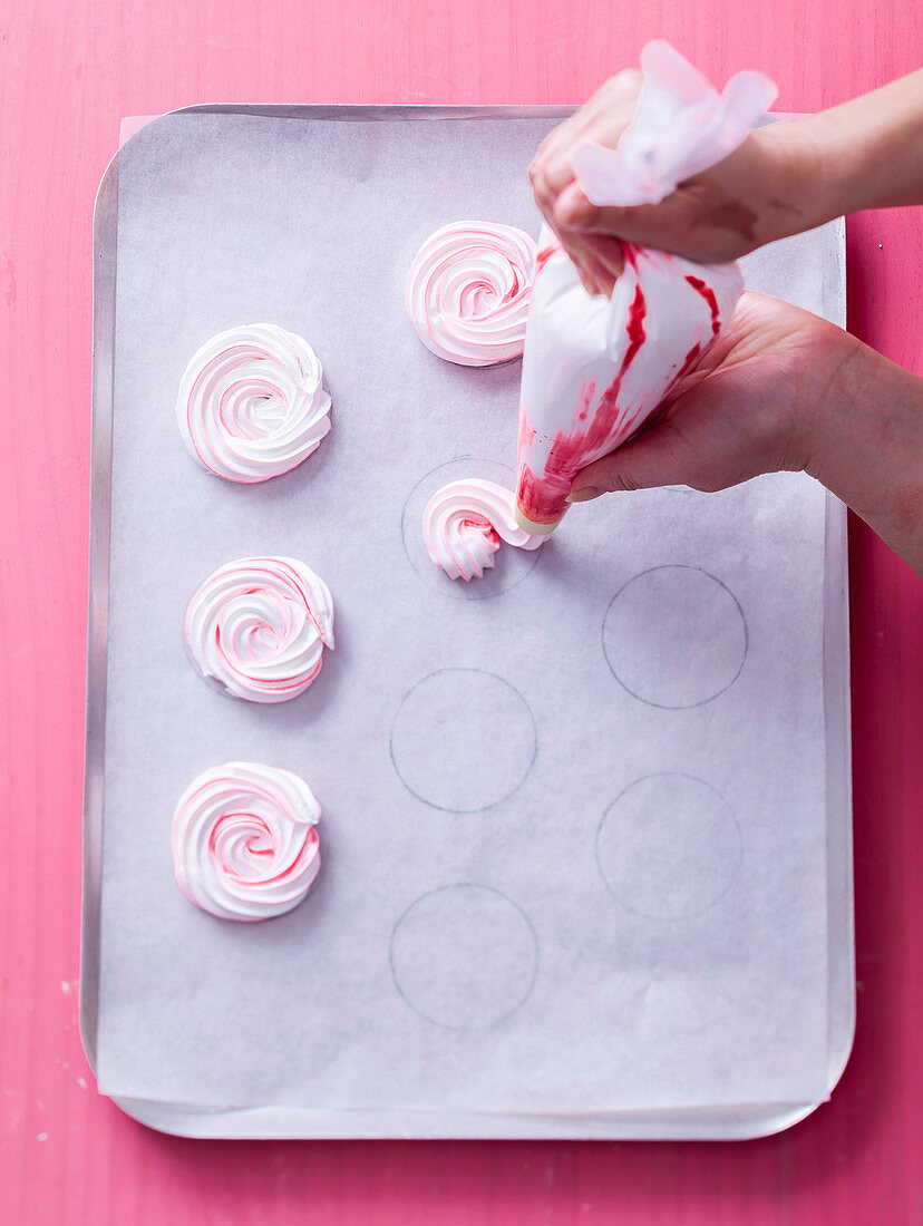 How to make spiral meringue cookies