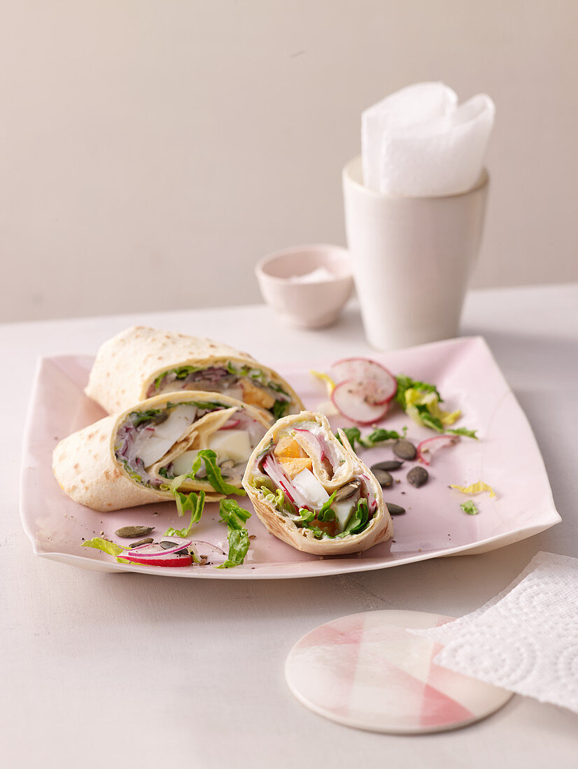Wraps filled with ricotta and egg