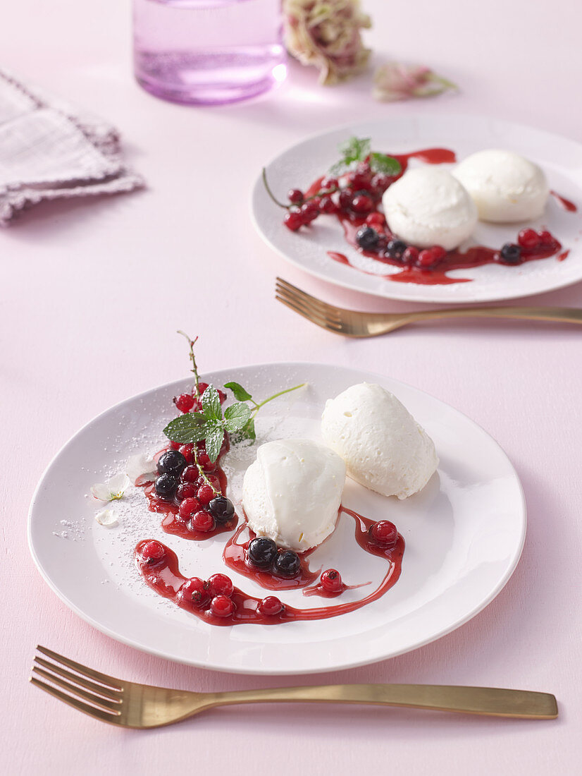 Goat's cheese with caramelized currants