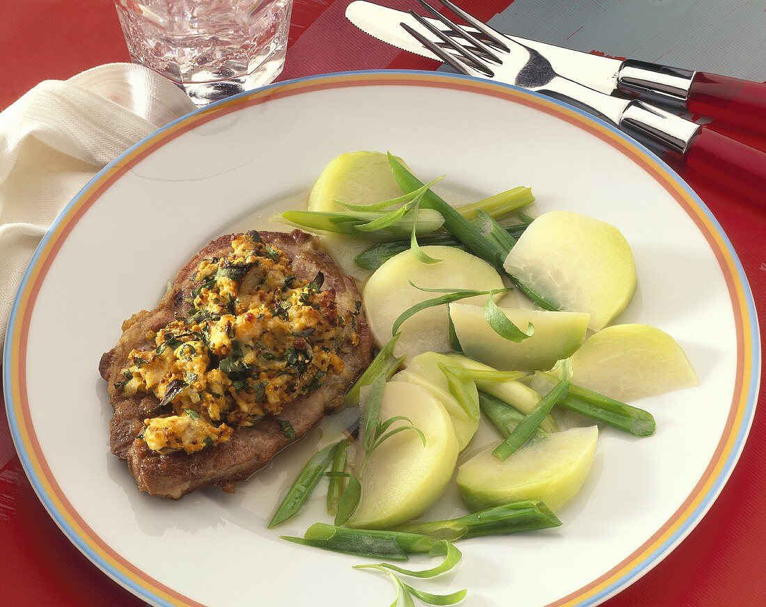 Schweinesteak mit Semmel-Kartoffel-Kruste & Kohlrabigemüse