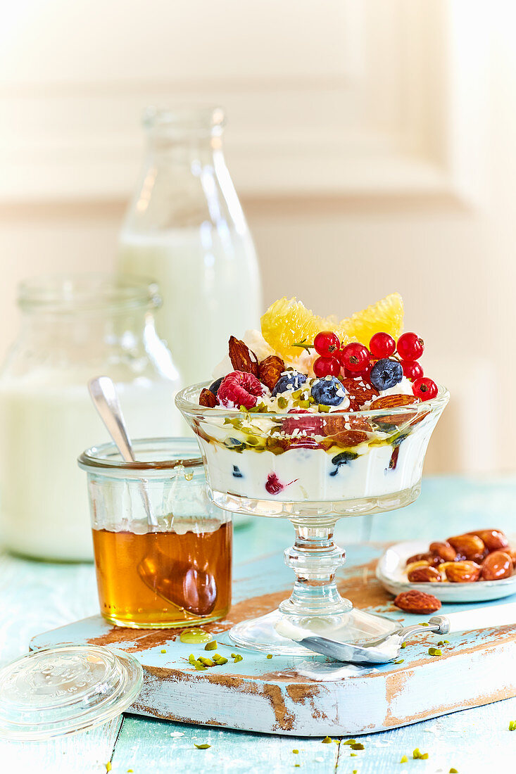 Fruit yoghurt with honey and almonds