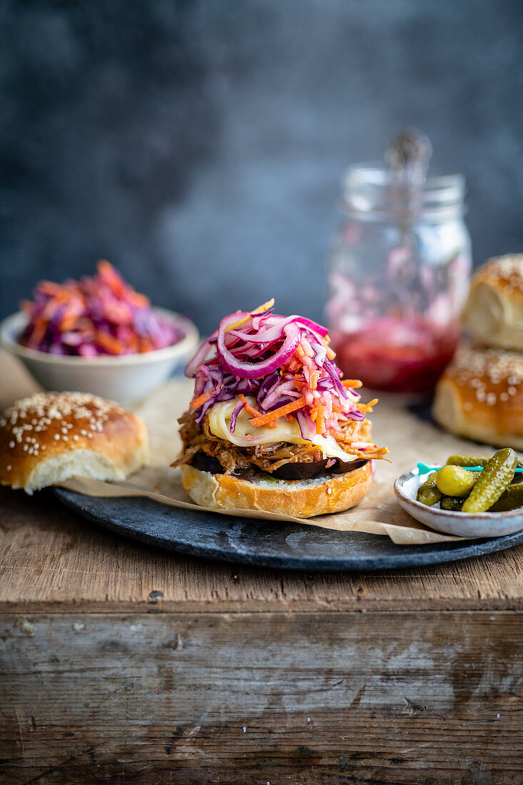 Pulled pork sliders with red onions