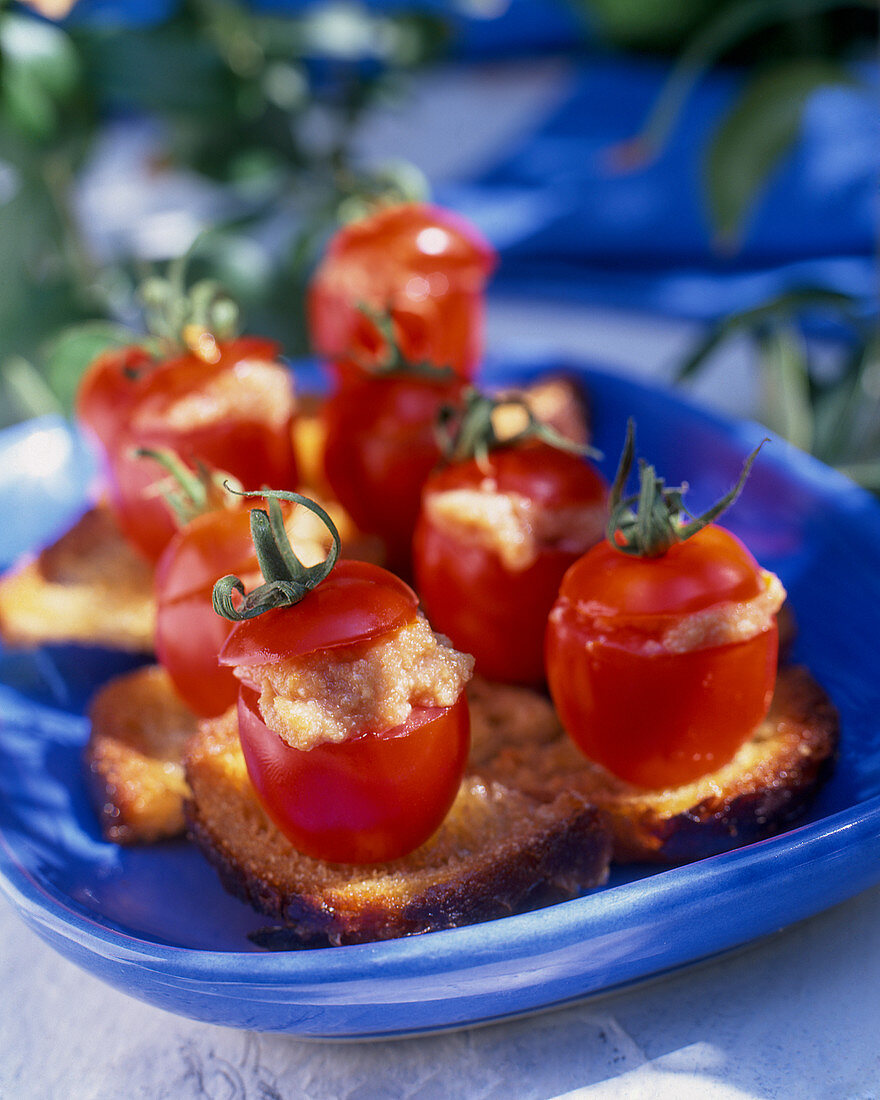 Stuffed tomatoes with taramasalata